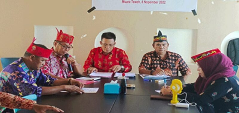 Deklarasi menolak caretaker Ketua DAD Barito Utara, Selasa 8 November 2022 (Tegak Lurus)