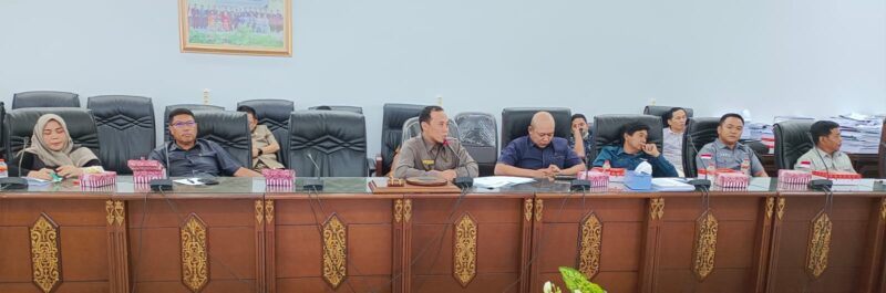 FOTO : RDP para pedagang di Lantai II Pertokoan Barito Permai dengan DPRD Barito Utara Selasa 24 Januari 2023 (Tegak Lurus)