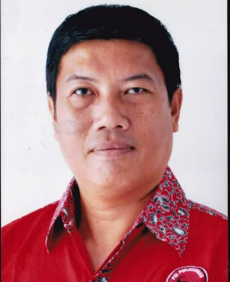 Anggota DPRD Barito Utara, Karianto Saman (Tegak Lurus)