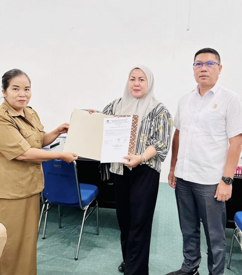 Fraksi PDI Perjuangan DPRD Barito Utara menyerahkan usulan nama Pj Bupati, Selasa 1 Agustus 2023 (TegakLurus.Net) 