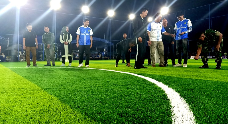 Bupati Barito Utara, Nadalsyah, meresmikan Lapangan Hijau Mini Soccer, Rabu 20 September 2023 malam (tegaklurus.net) 