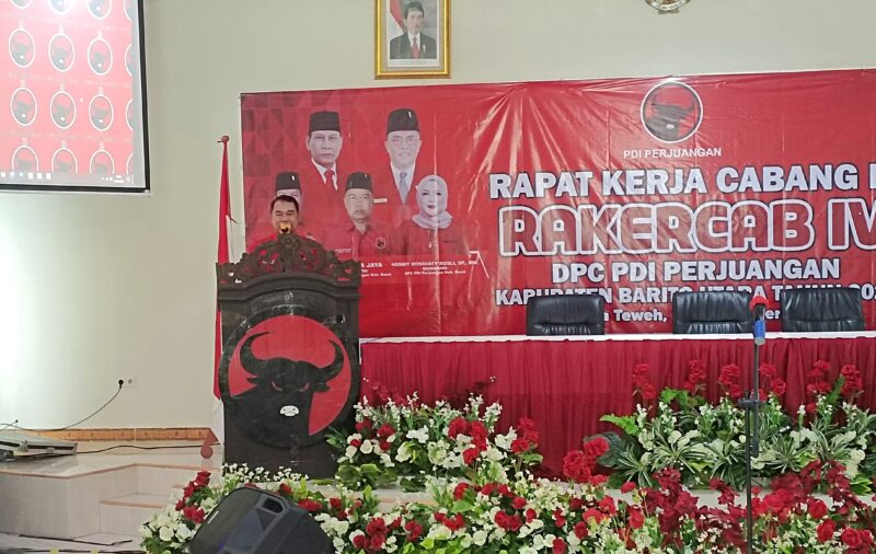 Ketua DPC PDI Perjuangan Barito Utara, Sastra Jaya, menyampaikan pidato politik pada Rakercab IV di Muara Teweh, Selasa 12 September 2023 (tegaklurus.net)