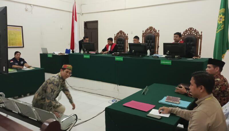Sekretaris Umum DAD Barito Utara, Moses, hadir sebagai saksi di PN Muara Teweh, Rabu 20 September 2023 (tegaklurusnet) 
