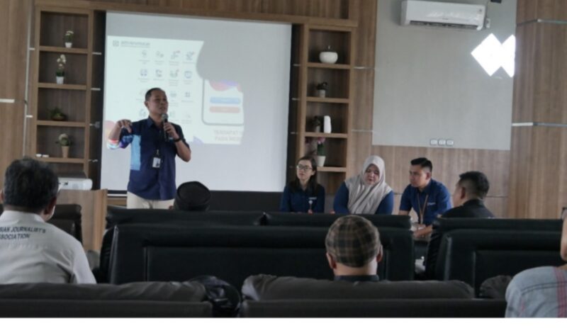 Kepala BPJS Cabang Muara Teweh Achmad Zainuddin memaparkan inovasi yang dilakukan BPJS demi maksimaliasi pelayanan program JKN, Kamis 21 September 2023 di Muara Teweh (tegaklurus.net) 