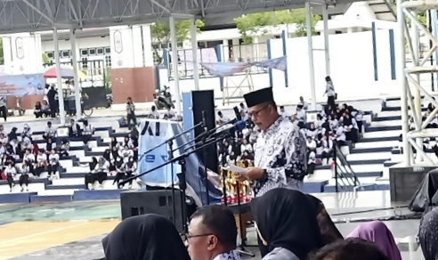 Ketua PGRI Kabupaten Barito Utara, Maslan  menyampaikan sambutan pada puncak peringatan HUT ke-78 PGRI ke dan HGN tahun 2023 di Muara Teweh, Selasa 28 November 2023.(tegaklurus.net/dor abram he) 