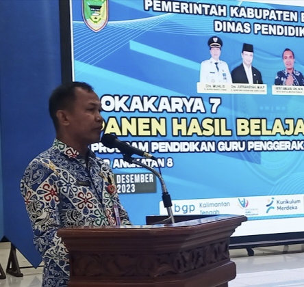 Staf Ahli Bupati bidang Pemerintahan, Hery Jhon Setiawan, membuka loka karya program guru penggerak angkatan 8 Kabupaten Barito Utara, Sabtu 2 Desember 2023.(tegaklurus.net/dor abram he)