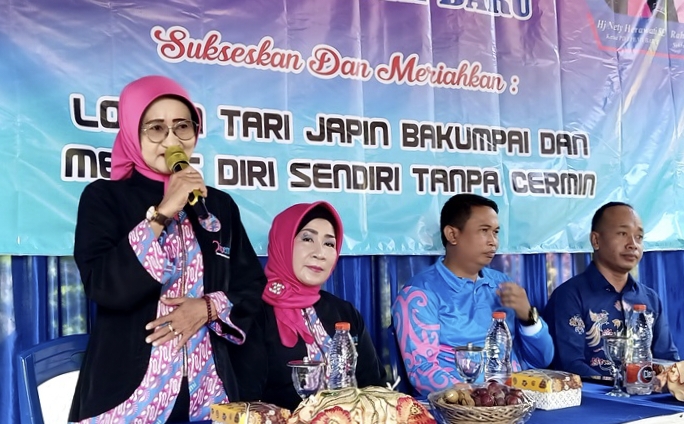 Sekretaris IPEMI Barito Utara, sekaligus Ketua Panitia,  Rahmawati, menyampaikan laporan kegiatan, Minggu 3 Desember 2023.(dro abrams he) 