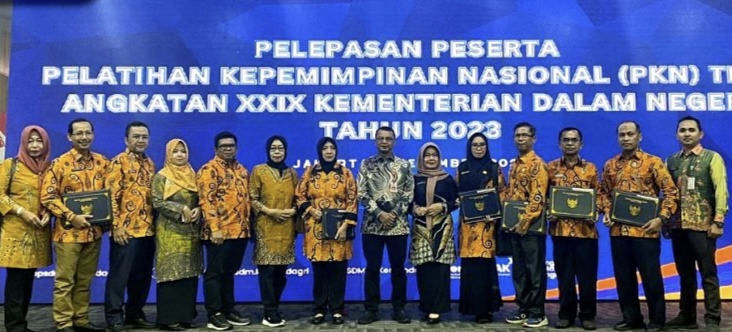 Pj Sekda Barito Utara, Jufriansyah, bersama peserta PKN Tingkat II angkatan XXIX Kementerian Dalam Negeri di Gedung F BPSDM Kementerian Dalam Negeri, Jakarta Selatan, Jumat 8 Desember 2023.(ist)