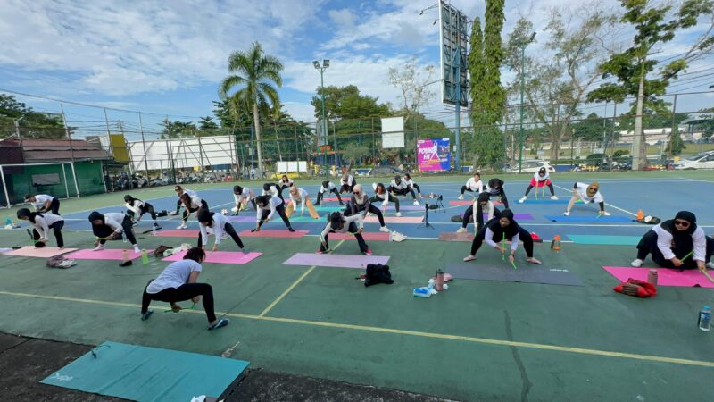 Komunitas senam Poundfit Sanggar Senam Cancer Studio dengan instruktur PRO MELDA menggelar senam Pound bersama di Muara Teweh, Minggu 9 Juni 2024.(Tegaklurus.net/dor abramarsi he)
