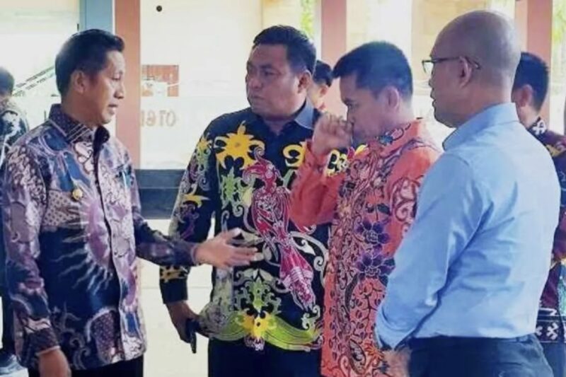 Pj Bupati Barito Utara, Muhlis, menghadiri RUPS Bank Kalteng di Palangka Raya, Selasa 28 Mei 2024.(dok Diskominfosandi Barito Utara) 