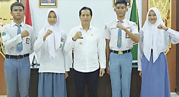 Empat orang pelajar SMA asal Kabupaten Barito Utara, mengikuti seleksi calon Pasukan Pengibar Bendera Pusaka (Paskibraka) tingkat Provinsi Kalimantan Tengah di Palangka Raya, Rabu 8 Mei 2024.(tegaklurus.net/dor abram)