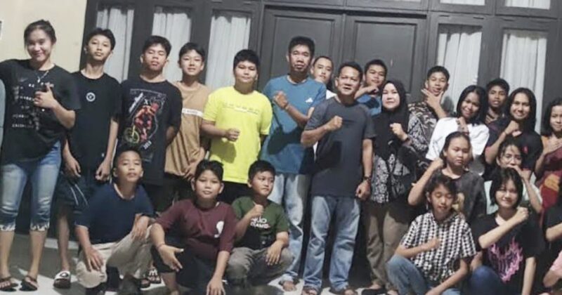 Legislator  Kabupaten Barito Utara, Ardianto, memberikan dukungan  kepada  para atlet karate peserta karate open turnamen  11-15 September 2024.(tegaklurus.net/hersan) 
