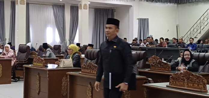 Ketua sekaligus juru bicara Fraksi Aspirasi Rakyat, Hasrat.(dok : tegaklurus.net) 