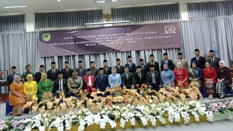 Sebanyak 25 anggota DPRD Barito Utara memulai misi, setelah secara sah  dilantik dan  diambil sumpah.(tegaklurus.net/hersan) 