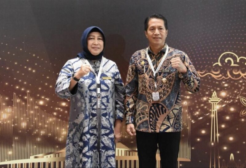 Ketua DPRD Kabupaten Barito Utara, Mery Rukaini, bersama Pj Bupati  Muhlis, menghadiri penyampaian Laporan Hasil Pemeriksaan (LHP) Laporan Keuangan Pemerintah Pusat (LKPP) tahun 2023 dan Ikhtisar Hasil Semester II.(dok : Diskominfosandi Barito Utara) 