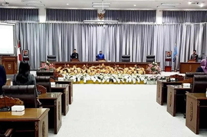 Terhitung empat kali,  11 anggota DPRD Barito Utara tak menghadiri paripurna pendapat akhir fraksi-fraksi terhadap rancangan peraturan daerah (Raperda) tentang Perubahan APBD Tahun 2024  RPJMD 2025-2045, sehingga rapat batal, Senin (7/10/2024).(tegaklurus.net/hersan) 