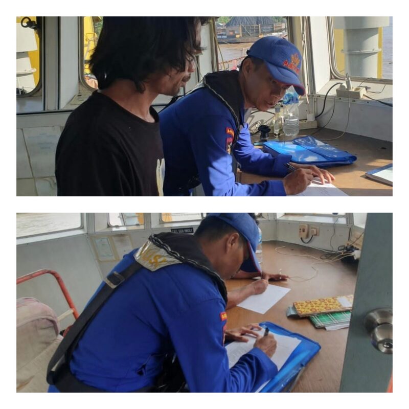 Personel KP XVIII - 2001 Ditpolairud Polda Kalteng dipimpin Bripka Aris, rutin menggelar patroli dan pemeriksaan kapal di sepanjang Sungai Barito, demi mencegah pelayaran ilegal, Selasa, 21 Januari 2025.(dok : Ditpolairud Polda Kalteng)
