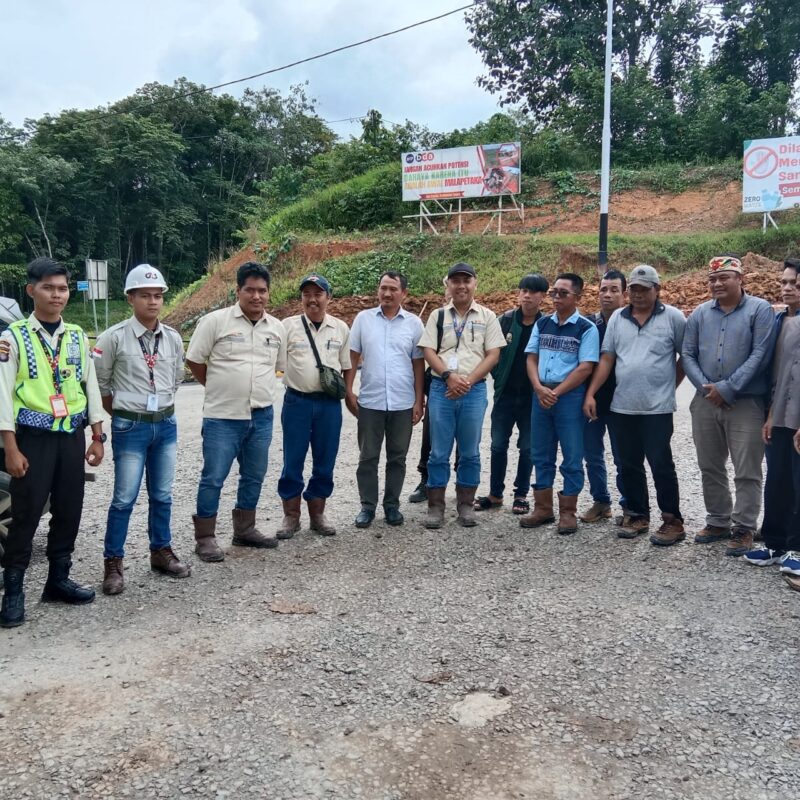 Masyarakat adat Desa Panaen, Kabupaten Barito Utara, menyerahkan proposal kerjasama kepada PT BDA, September 2024. Setelah tiga bulan ditunggu tak ada respon, warga akan mendemo perusahaan tersebut.(dok : masyarakat adat Desa Panaen)