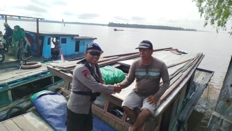Ditpolairud Polda Kalteng melalui Mako Perwakilan Seruyan, mengimbau kepada masyarakat yang beraktivitas di sekitar sungai di Desa undang, Kabupaten Seruyan, supaya tetap waspada, Jumat, 7 Februari 2025 siang.(dok : Mako Perwakilan Seruyan, Ditpolairud Polda Kalteng) 