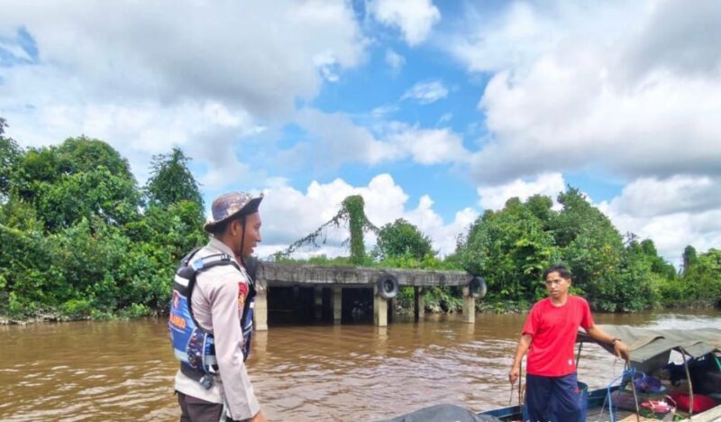 Ditpolairud Polda Kalteng melalui KP XVlll-2002, melaksanakan patroli dan pengawasan intensif di wilayah Daerah Aliran Sungai (DAS) Kahayan Pulang Pisau, Desa Buntoi, Kecamatan Kahayan Hilir, Kabupaten Pulang Pisau, Kalteng, Selasa 25 Maret 2025.(ist/Ditpolairud Polda Kalteng)