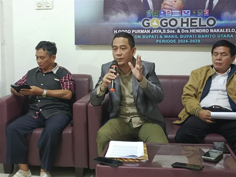 Tim hukum pasangan nomor urut 01, Gogo-Helo, menyampaikan keterangan pers, Kamis, 20 Maret 2025 sore.(tegaklurus.net/Melki) 
