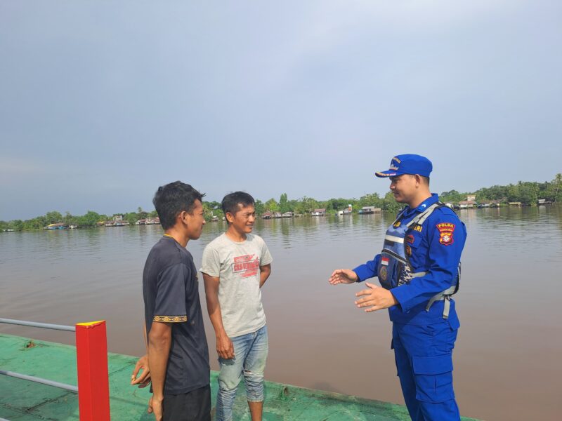 Personel Ditpolairud Polda Kalteng jajaran  KP XVIII-2002, melaksanakan kegiatan patroli dialogis di DAS Kahayan, Kabupaten Pulang Pisau, Kalteng, Kamis 3 April 2025.(ist : Ditpolairud Polda Kalteng) 
