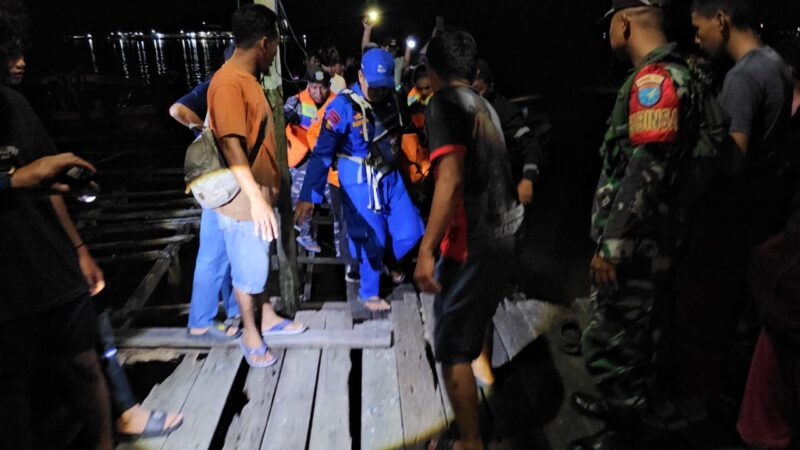 Kapal Polisi XVIII-2007 menggelar  pencarian orang hilang di Desa.Selat Hilir, Kabupaten Kapuas, Jumat, 11 April 2025. (Dok Ditpolairud Polda Kalteng) 