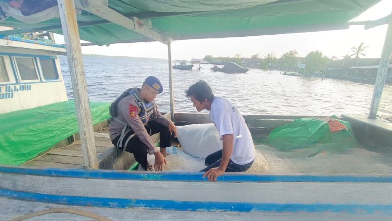 Ditpolairud Polda Kalteng melalui KP XVIII-2004, melaksanakan patroli Rutin Yang Ditingkatkan (KRYD) terkait Destructive Fishing di Kabupaten Kotawaringin Barat, Kalimantan Tengah, Jumat, 11 April 2025.(ist/Ditpolairid Polda Kalteng)