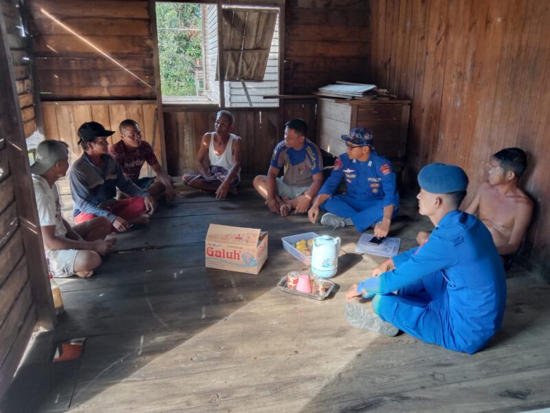 Ditpolairud Polda Kalteng melalui Mako Perwakilan Palangkau Lama, melaksanakan sambang untuk  memelihara stabilitas kamtibmas di wilayah perairan DAS Barito, Kabupaten Kapuas, Kalimantan Tengah, Selasa, 15 April 2025.(ist/Ditpolairid Polda Kalteng)  
