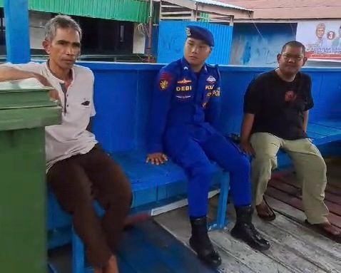 Personel Ditpolairud Polda Kalteng, melaksanakan giat patroli dialogis di lingkungan sekitar dan berikan imbauan kamtibmas kepada masyarakat di Palangkaraya, Kamis, 24 April 2025.(ist/Ditpolairud Polda Kalteng) 