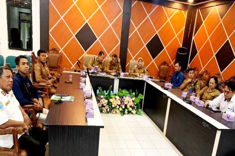 Pemkab Barito Utara mengadakan rapat koordinasi untuk menyikapi dampak kenaikan harga komoditi   terhadap perekonomian dan kesejahteraan masyarakat secara daring, Rabu 15 Januari 2025.(ist : Diskominfosandi Barito Utara) 