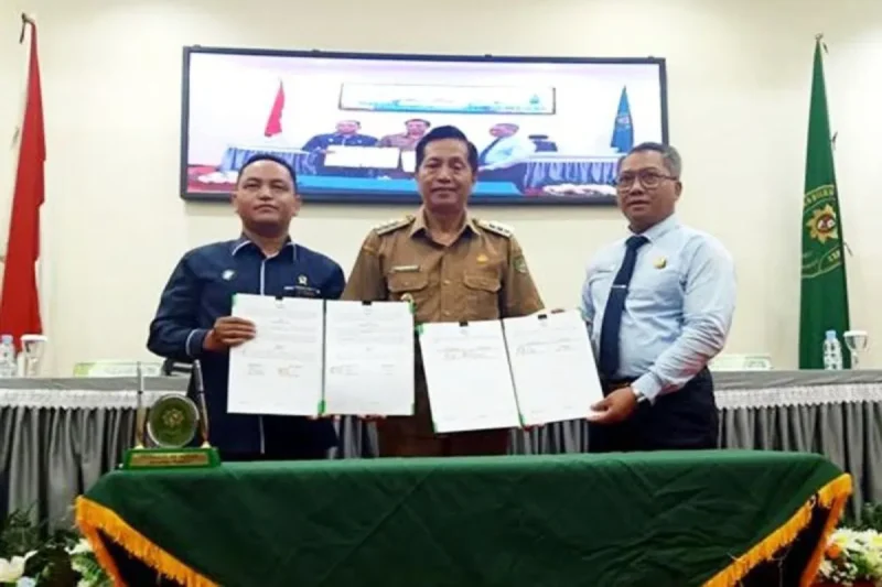 Pemkab Barito Utara menandatangani nota kesepahaman (MoU) Perlindungan Hak Perempuan dan Anak dengan Pengadilan Agama (PA) Muara Teweh dan Kejaksaan Negeri (Kejari) Barito Utara, Senin 20 Januari 2025.(tegaklurus.net/dor abram)