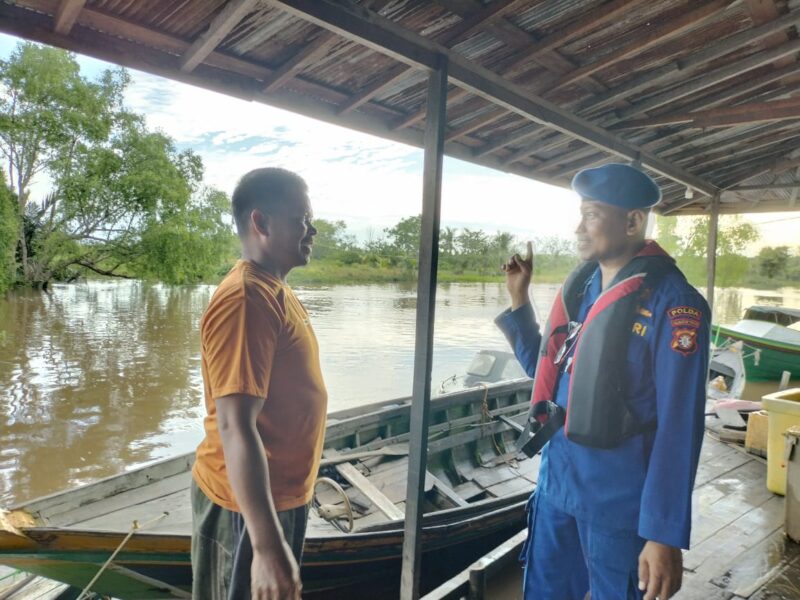 Ditpolairud Polda Kalteng melalui Mako Perwakilan Batanjung, mengimbau terkait keselamatan pelayaran di wilayah perairan Kabupaten Kapuas.(ist/Ditpolairud Polda Kalteng)