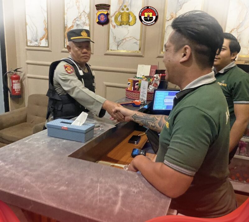 Polres Barito Utara melaksanakan patroli malam berkaitan dengan Operasi Pekat Telabang 2025, Jumat, 9 Mei 2025 malam.(ist : Si Humas Polres Barito Utara)