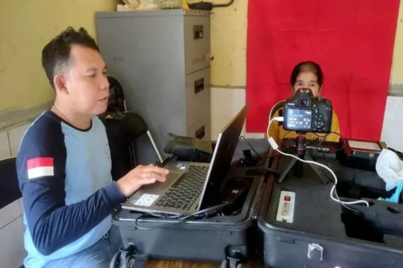 Pelayanan adminduk oleh Dinas Dukcapil Barito Utara sampai ke kecamatan.(ist/tegaklurus.net) 