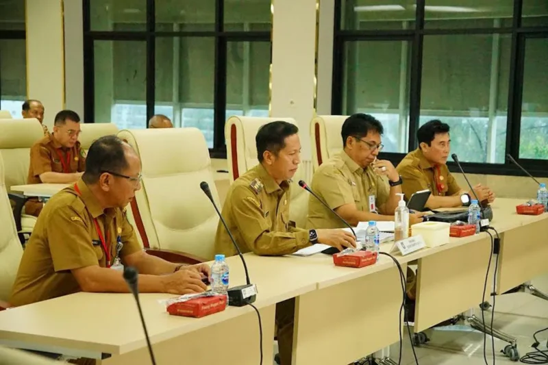 Pj Bupati Barito Utara Muhlis, menghadiri evaluasi Laporan Pertanggungjawaban (LPJ) Periode ke-2 Triwulan I di Inspektorat Jenderal Kementerian Dalam Negeri  Jakarta.(ist/Diskominfosandi Barito Utara) 
