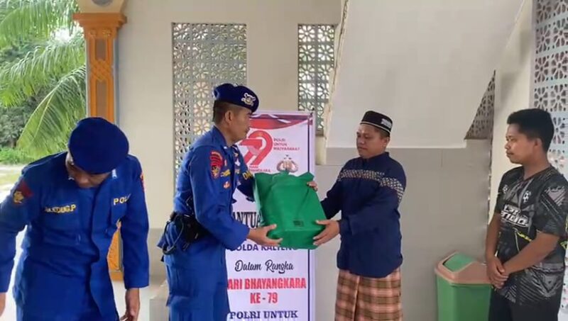 Ditpolairud Polda Kalteng, melaksanakan Bakti Religi bersama masyarakat di Masjid Lenggana  Desa Bapanggang Raya, Kecamatan Mentawa Baru Ketapang, Kabupaten Kotawaringin Timur, Sabtu, 28 Juni 2025.(ist/Ditpolairud Polda Kalteng) 
