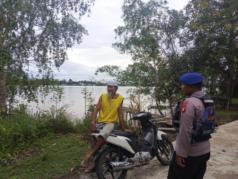 Ditpolairud Polda Kalteng mengedukasi warga tentang menjaga kerukunan beragama, Jumat, 18 Juli 2025.(ist : Ditpolairud Polda Kalteng)