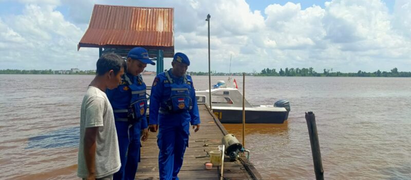 Ditpolairud Polda Kalteng menyambangi masyarakat Desa Mentaya, Kabupaten Kotawaringin Timur (Kotim), berkolaborasi menjaga sitkamtibmas, Sabtu, 19 Juli 2025 siang.(ist : Ditpolairud Polda Kalteng)
