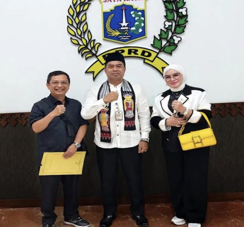 Ketua Komisi II DPRD Barito Utara/Fraksi PDI Perjuangan Taufik Nugraha, bersama Ketua Bapemperda Sri Neni Trianawati mengonsultasikan tenaga kerja non-ASN di Barito Utara ke DPRD DKI Jakarta.(ist)  