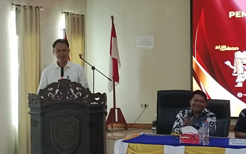 Ketua KPU Kalteng Sastriadi membuka rakor kesiapan logistik dan laporan pertanggungjawaban  keuangan badan ad hoc pada PSU Pilkada Barito Utara, Selasa, 29 Juli 2025).(abram/tegaklurus.net) 
