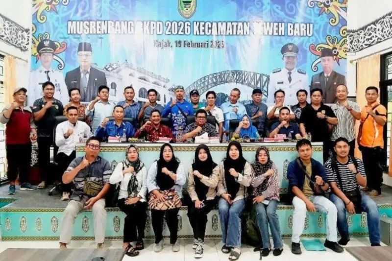 Disnakertranskop UKM Barut menyosialisasikan pembentukan Koperasi Merah Putih di Muara Teweh, awal Mei 2025.(ist : tegaklurus.net) 