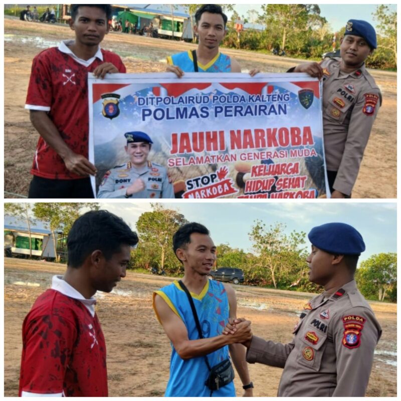 Personel Ditpolairud Polda Kalteng, merangkul, mengajak, dan memotivasi para pemuda pesisir hidup sehat dan menjauhi Narkoba di Desa Tanjung Putri, Kabupaten Kotawaringin Barat, Selasa, 26 Agustus 2025 siang.(ist/Ditpolairud Polda Kalteng)