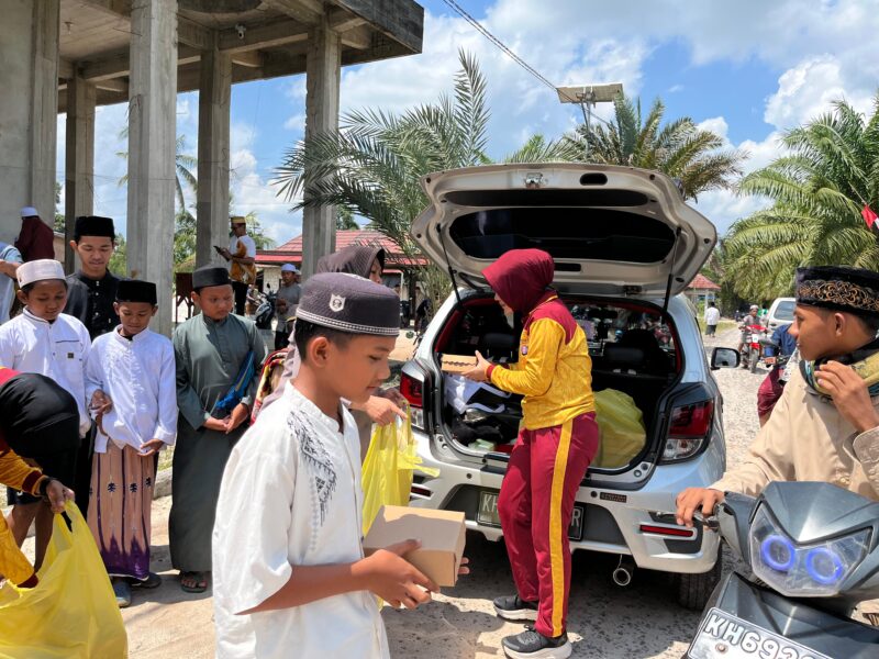 Personel Ditpolairud Polda Kalteng menggelar   Jumat Berkah di Masjid Al Amin Bapeang, Jumat, 8 Agustus 2025.(ist : Ditpolairud Polda Kalteng)  