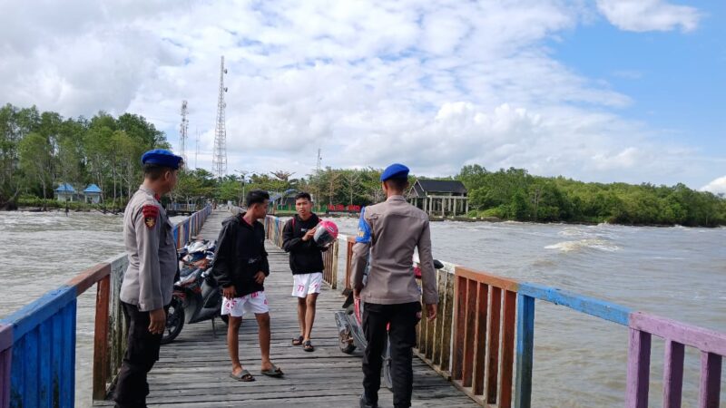 Personel Ditpolairud Polda Kalteng melaksanakan kegiatan pengamanan (Pam) Pantai 