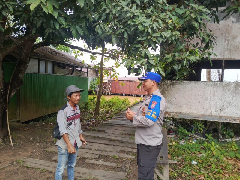 Ditpolairud Polda Kalteng mengeluarkan imbauan pencegahan karhutla kepada warga Kelurahan Bereng, Pulpis, Jumat, 22 Agustus 2025.(ist : Ditpolairud Polda Kalteng)