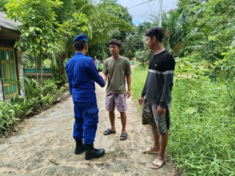 Ditpolairud Polda Kalteng melaksanakan patroli dialogis di Desa Palangkau Lama, Kapuas, Minggu, 23 Agustus 2025.(ist : Ditpolairud Polda Kalteng) 