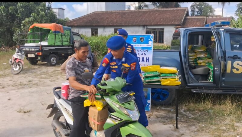 Ditpolairud Polda Kalteng bekerjasama dengan Perum Bulog Kanwil Kalteng, menggelar pasar murah bagi masyarakat Desa Bepanggang Raya, Kabupaten Kotawaringin Timur, Sabtu, 30 Agustus 2025 pagi.(ist/Ditpolairud Polda Kalteng) 