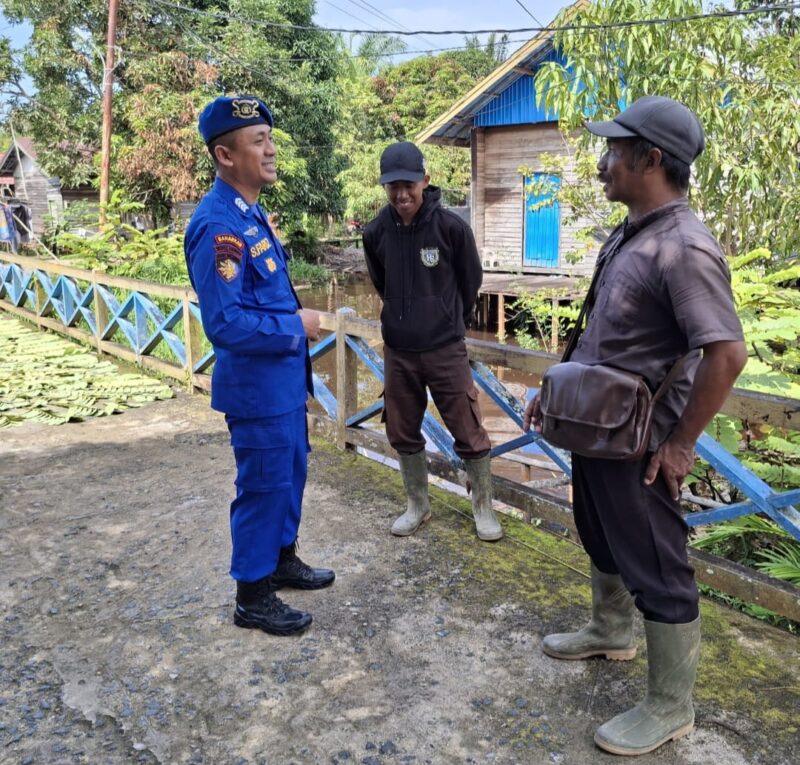 Ditpolairud Polda Kalteng melaksanakan kegiatan sambang warga di Desa Palangkau Lama, Kabupaten Kapuas, Minggu, 7 September 2025.(ist/Ditpolairud Polda Kalteng) 