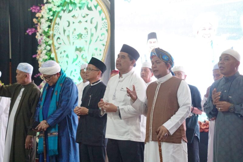 Bupati Barito Utara terpilih Shalahuddin, menyelenggarakan peringatan Maulid Nabi Muhammad SAW di Café Kopi Itah, Muara Teweh, Selasa, 23 September 2025 malam.(Foto : Dok Diskominfosandi Barito Utara) 
